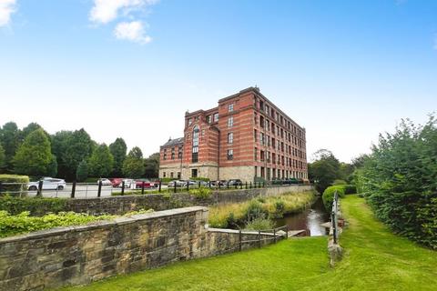 Threadfold Way, Bolton