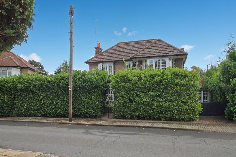 Kinch Grove, Wembley 4 bed detached house - £775,000