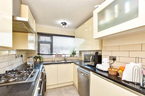 2 bedroom ground floor flat for sale, Lyndhurst Court, Sutton SM2