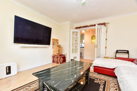 2 bedroom ground floor flat for sale, Lyndhurst Court, Sutton SM2