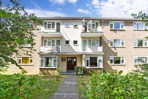 2 bedroom ground floor flat for sale, Lyndhurst Court, Sutton SM2