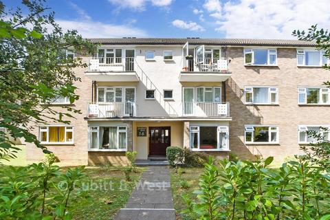 2 bedroom ground floor flat for sale, Lyndhurst Court, Sutton SM2