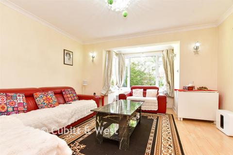 2 bedroom ground floor flat for sale, Lyndhurst Court, Sutton SM2