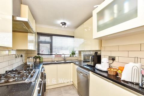 2 bedroom ground floor flat for sale, Lyndhurst Court, Sutton SM2