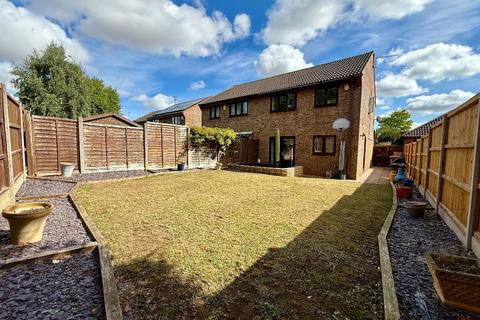 4 bedroom semi-detached house for sale, Launton Close, Barton Hills, Luton, Bedfordshire, LU3 4BF