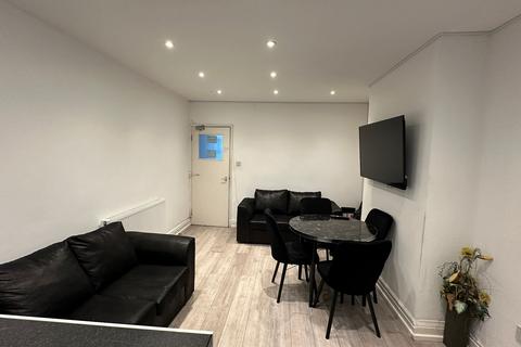 1 bedroom in a house share to rent, Teignmouth Road, Birmingham B29