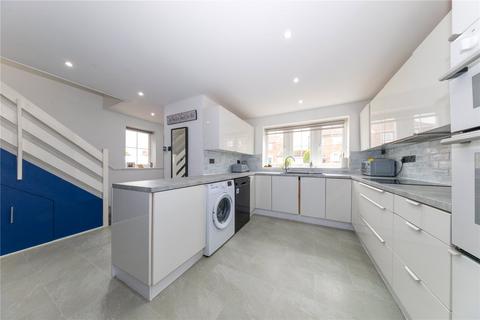 4 bedroom link detached house for sale, Layham Drive, Bedfordshire LU2