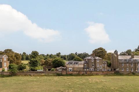 undefined, Hampton Court Road, East Molesey, KT8