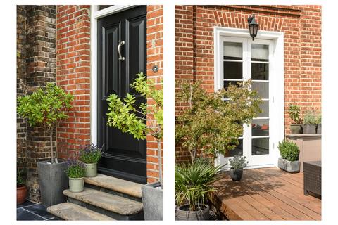 undefined, Hampton Court Road, East Molesey, KT8