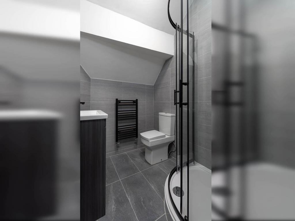 Master bathroom 2 1
