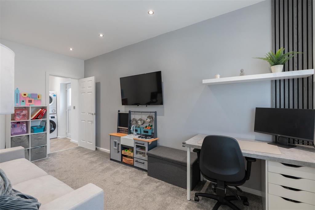 15 Turnberry Close-12.jpg