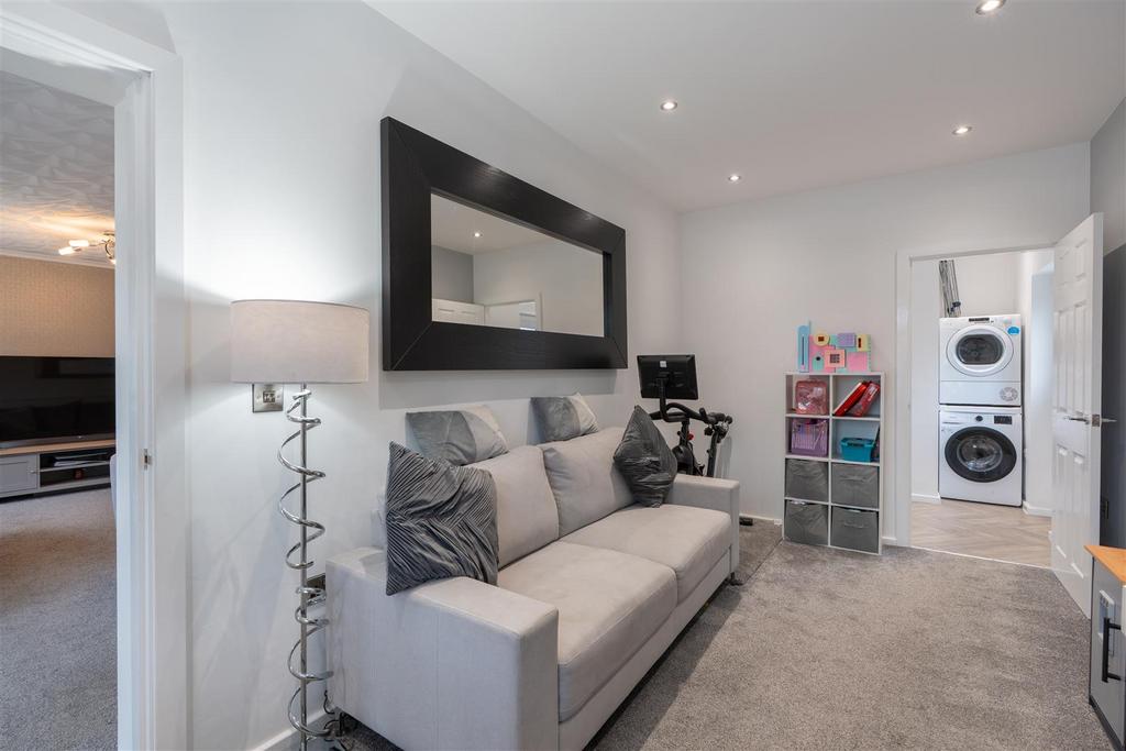 15 Turnberry Close-13.jpg