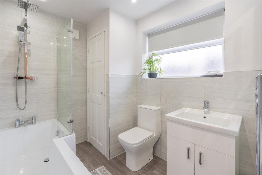 15 Turnberry Close-24.jpg