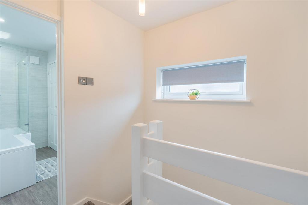 15 Turnberry Close-27.jpg