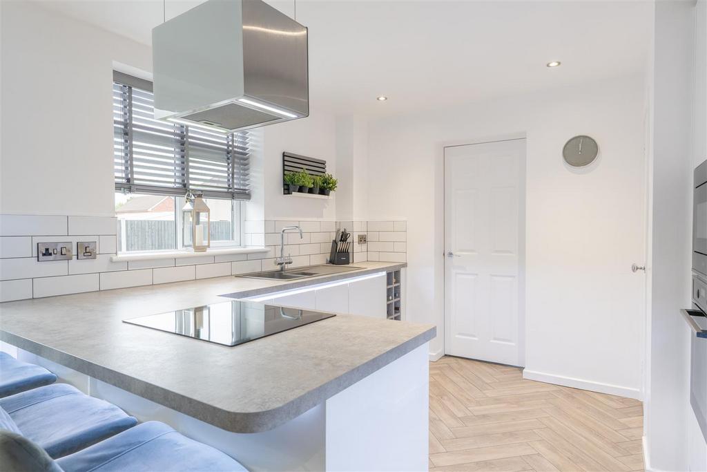 15 Turnberry Close-3.jpg