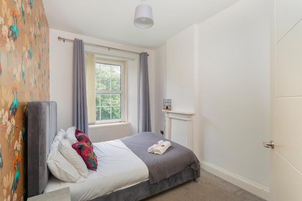 F5 F6 FCM - Bedroom D.jpg