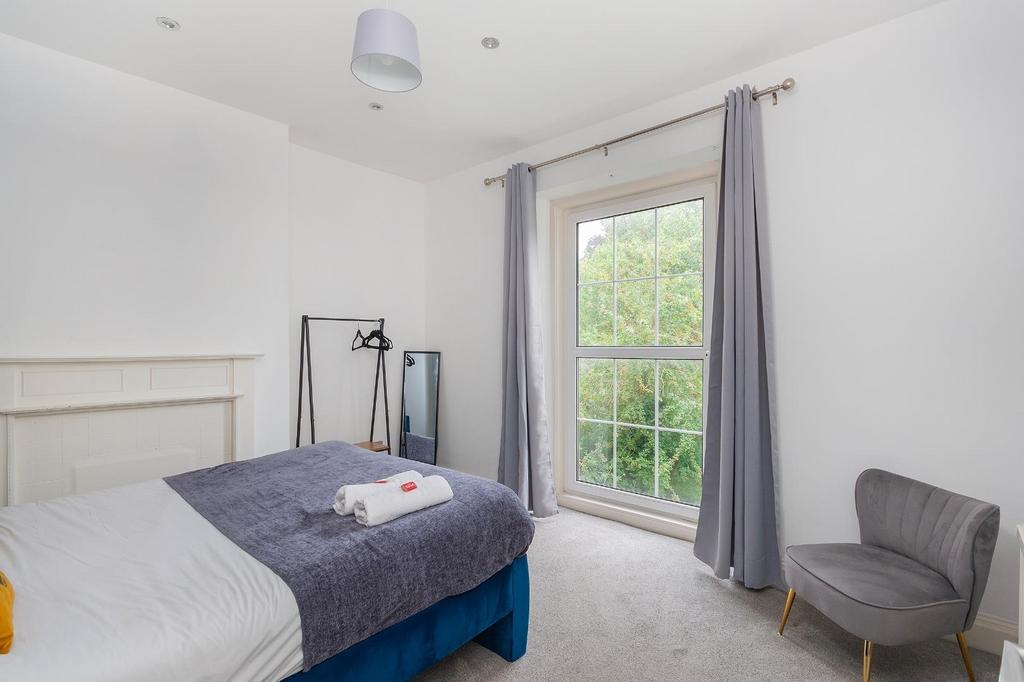 F5 F6 FCM - Bedroom H.jpg