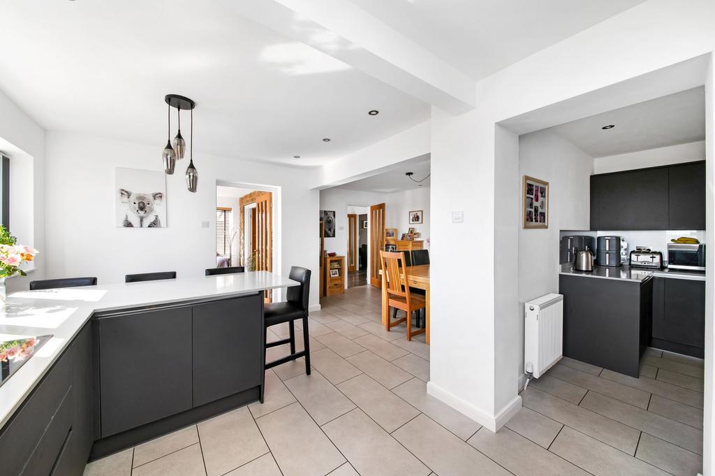 Open plan dining kitchen kitchen