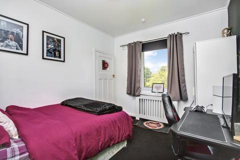 56 Broomlea Crescent, Edinburgh, EH12 7NR