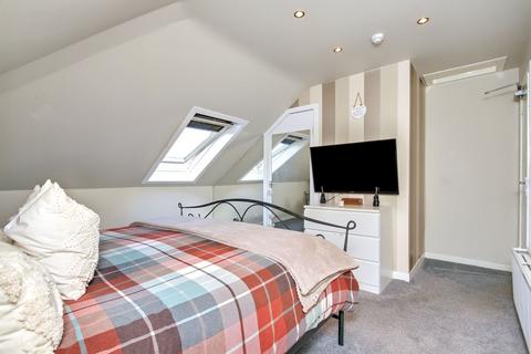 56 Broomlea Crescent, Edinburgh, EH12 7NR