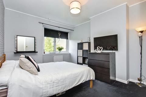 56 Broomlea Crescent, Edinburgh, EH12 7NR