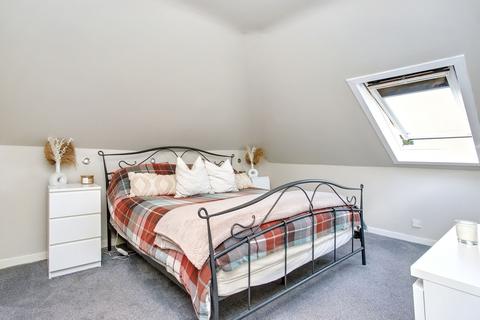 56 Broomlea Crescent, Edinburgh, EH12 7NR