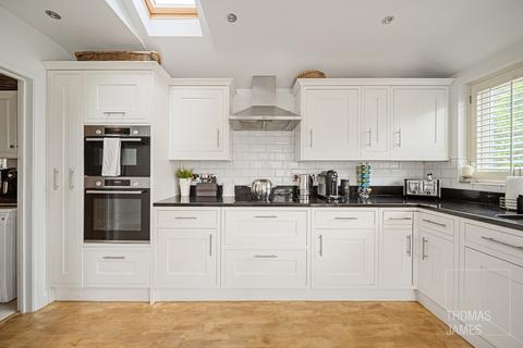 4 bedroom semi-detached house for sale, Oakwood Park Road, London, N14