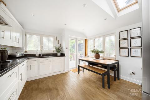 4 bedroom semi-detached house for sale, Oakwood Park Road, London, N14