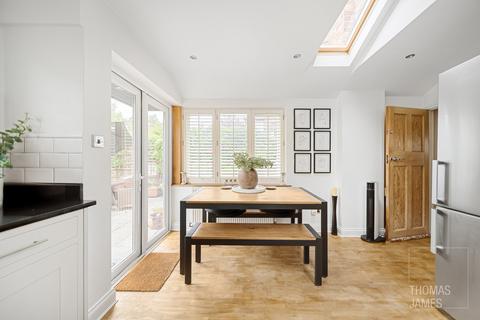 4 bedroom semi-detached house for sale, Oakwood Park Road, London, N14