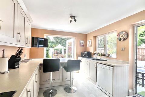 4 bedroom detached house for sale, EXCELLENT access to M48 for BRISTOL 7 Fair View Chepstow Monmouthshire NP16 5BX