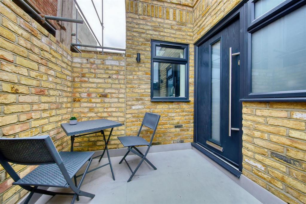 1b standen mews image2 19701 4.jpg