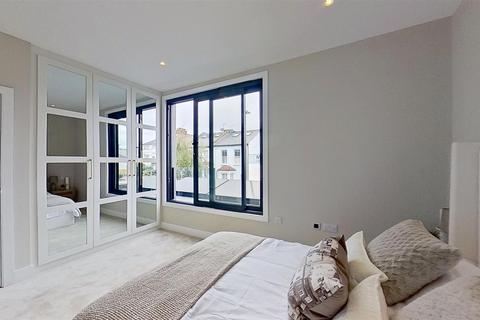 undefined, Standen Road, London