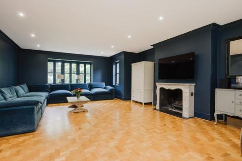 30 Meadway, Esher, KT10 9HF