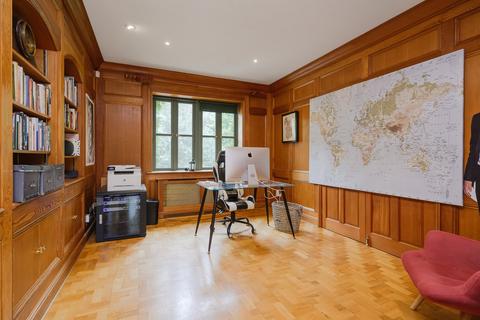 30 Meadway, Esher, KT10 9HF