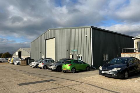 Warehouse to rent, Selborne Rd Alton GU34 3NB