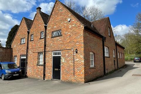 Office to rent, Church St Chesham HP5 1DJ