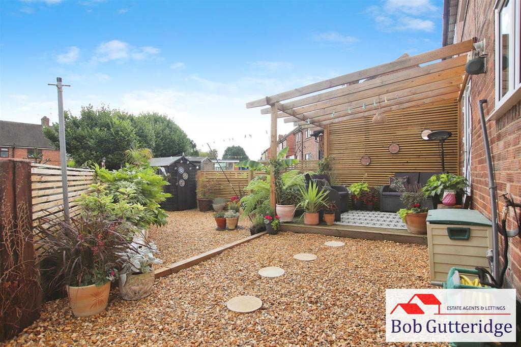 Enclsoed rear garden