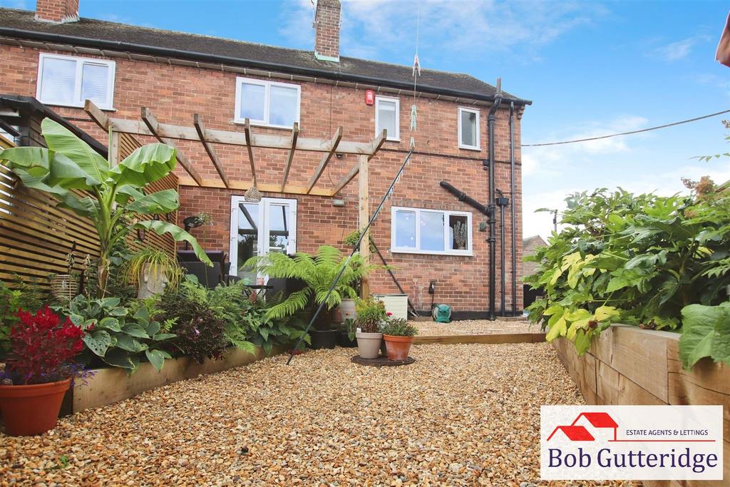 Enclsoed rear garden