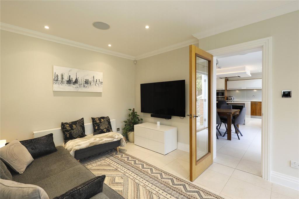 Reception/Tv Room