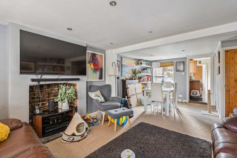 2 bedroom end of terrace house for sale, Aldenham Road, Bushey, WD23
