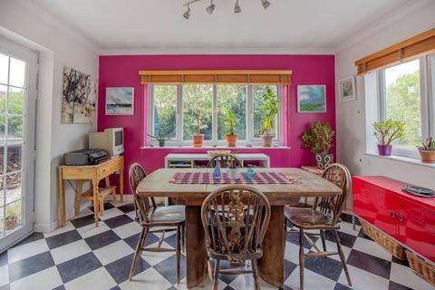4 bedroom end of terrace house for sale, Park Street, Charlton, SN16