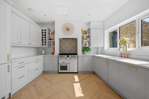 9 Albany Road, Chislehurst, BR7 6BG