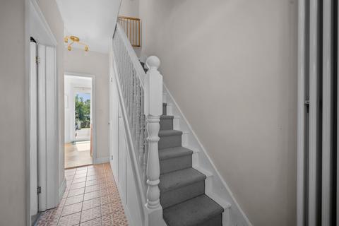 9 Albany Road, Chislehurst, BR7 6BG