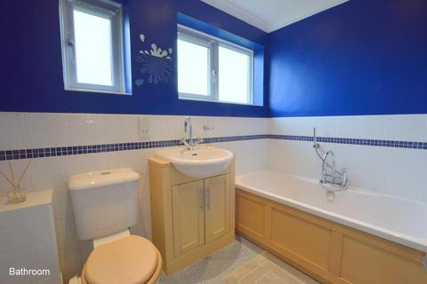 32 Westleas, Horley, RH6 8AF