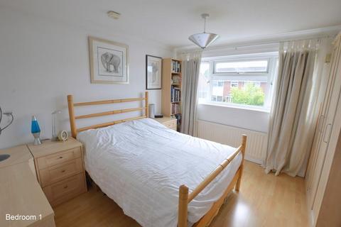 32 Westleas, Horley, RH6 8AF