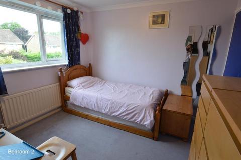 32 Westleas, Horley, RH6 8AF