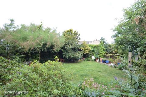 32 Westleas, Horley, RH6 8AF
