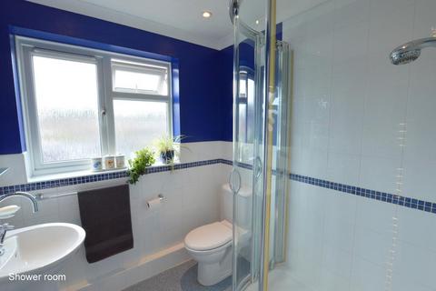 32 Westleas, Horley, RH6 8AF
