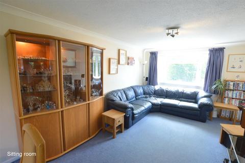 32 Westleas, Horley, RH6 8AF