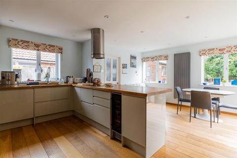 5 bedroom chalet for sale, Orchard Way, Hurstpierpoint BN6